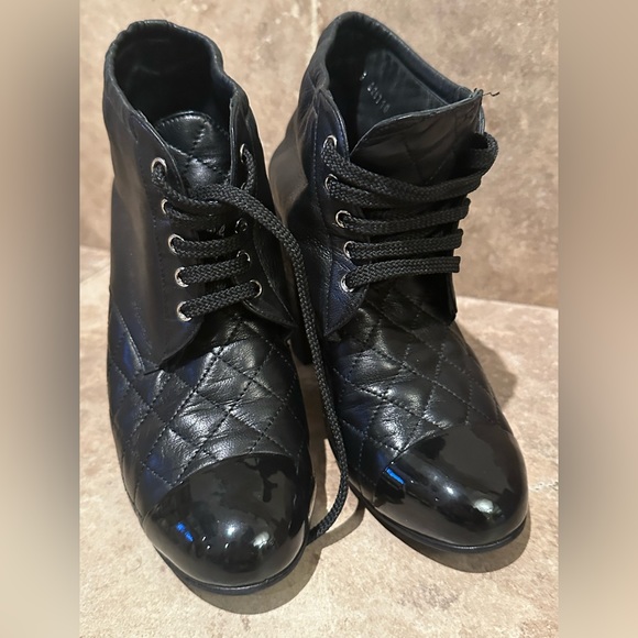 Chanel Interlocking CC Logo Leather Lace-Up Boots size 36.5 Great condition - Picture 11 of 15